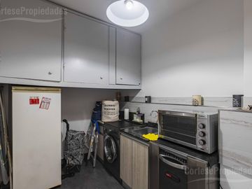 villa Crespo, 4 ambientes, mas escritorio, cocina office, balcon corrido, baño y toil