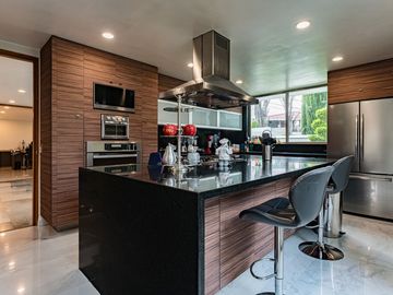 Residencia en venta en calle cerrada en Tecamachalco