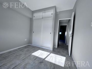 Venta de Departamento 4 ambientes con espacio guardacoches en Sarandi (32008)
