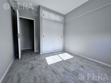 Venta de Departamento 4 ambientes con espacio guardacoches en Sarandi (32008)