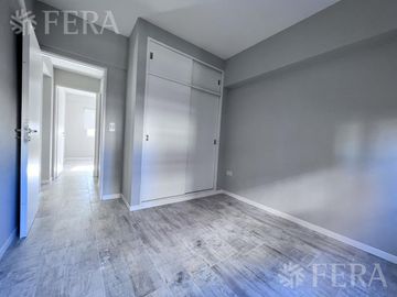 Venta de Departamento 4 ambientes con espacio guardacoches en Sarandi (32008)