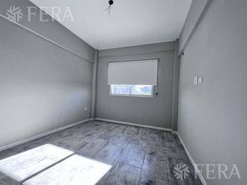 Venta de Departamento 4 ambientes con espacio guardacoches en Sarandi (32008)