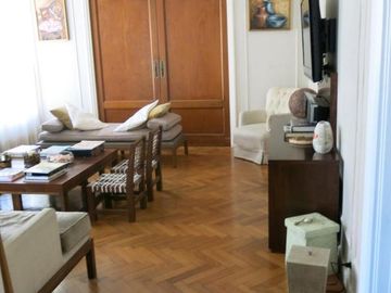 Departamento ubicado en Barrio Norte, edificio de estilo. Amplio y gran ubicación