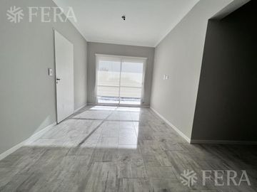 Venta de Departamento 4 ambientes con espacio guardacoche en Sarandi (32012)