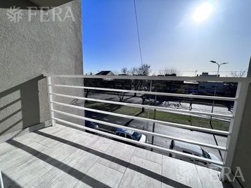 Venta de Departamento 4 ambientes con espacio guardacoche en Sarandi (32012)
