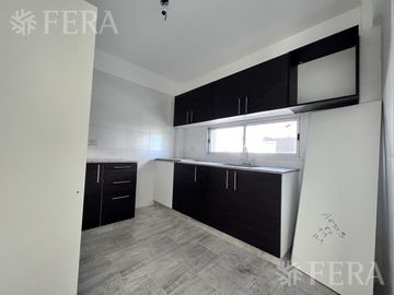 Venta de Departamento 4 ambientes con espacio guardacoche en Sarandi (32012)