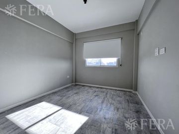 Venta de Departamento 4 ambientes con espacio guardacoche en Sarandi (32012)