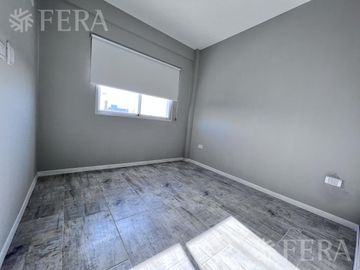 Venta de Departamento 4 ambientes con espacio guardacoche en Sarandi (32012)
