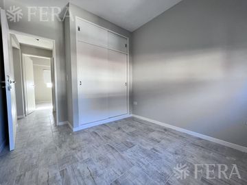 Venta de Departamento 4 ambientes con espacio guardacoche en Sarandi (32013)