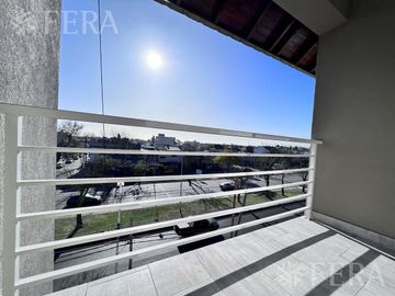 Venta de Departamento 4 ambientes con espacio guardacoche en Sarandi (32013)