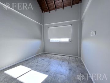 Venta de Departamento 4 ambientes con espacio guardacoche en Sarandi (32013)
