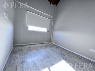 Venta de Departamento 4 ambientes con espacio guardacoche en Sarandi (32013)
