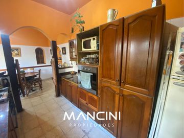 Casa en venta de 4 ambientes con cochera - Toma propiedad en parte de pago - Villa Ballester