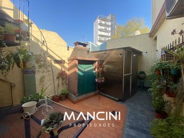 Casa en venta de 4 ambientes con cochera - Toma propiedad en parte de pago - Villa Ballester