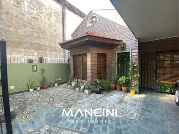 Casa en venta de 4 ambientes con cochera - Toma propiedad en parte de pago - Villa Ballester