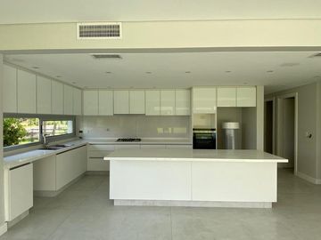Barrio Privado La Lomada - Casa minimalista a estrenar