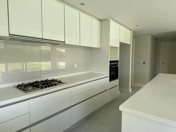 Barrio Privado La Lomada - Casa minimalista a estrenar