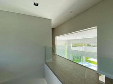 Barrio Privado La Lomada - Casa minimalista a estrenar
