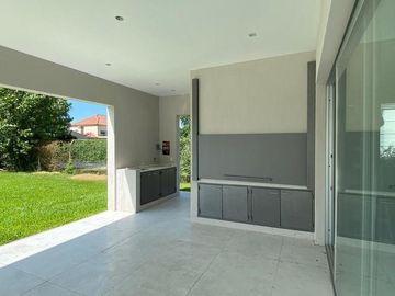 Barrio Privado La Lomada - Casa minimalista a estrenar