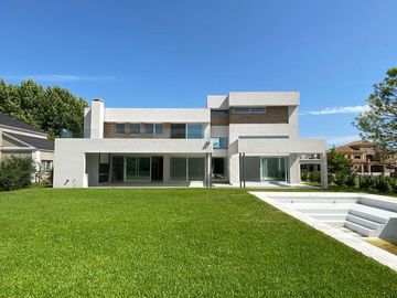 Barrio Privado La Lomada - Casa minimalista a estrenar