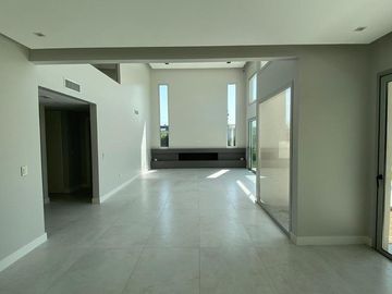 Barrio Privado La Lomada - Casa minimalista a estrenar
