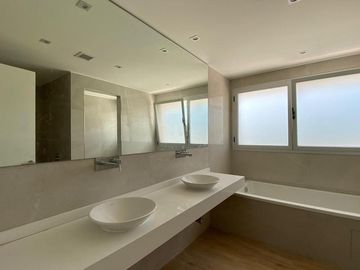 Barrio Privado La Lomada - Casa minimalista a estrenar