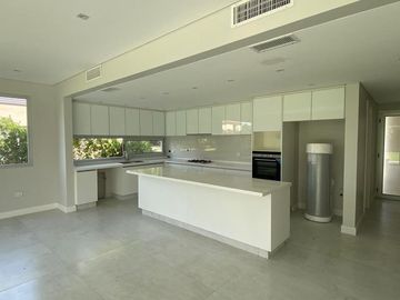 Barrio Privado La Lomada - Casa minimalista a estrenar
