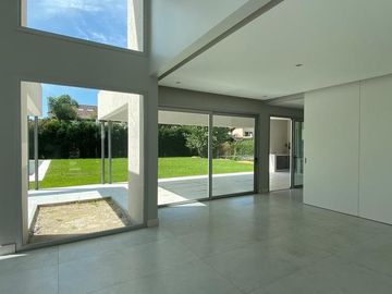 Barrio Privado La Lomada - Casa minimalista a estrenar