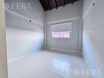Venta de Departamento 4 ambientes con espacio guardacoche en Sarandi (32016)