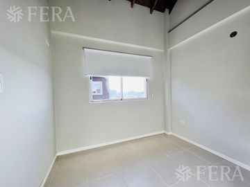 Venta de Departamento 4 ambientes con espacio guardacoche en Sarandi (32016)