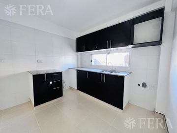 Venta de Departamento 4 ambientes con espacio guardacoche en Sarandi (32016)
