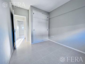 Venta de Departamento 4 ambientes con espacio guardacoche en Sarandi (32016)