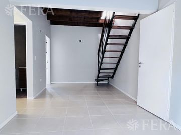 Venta de Departamento 4 ambientes con espacio guardacoche en Sarandi (32016)