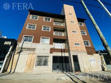 Venta de Departamento 4 ambientes con espacio guardacoche en Sarandi (32016)