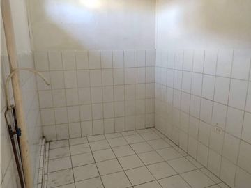 SE VENDE CASA CON LOCAL COMERCIAL
