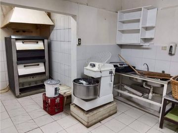 SE VENDE CASA CON LOCAL COMERCIAL