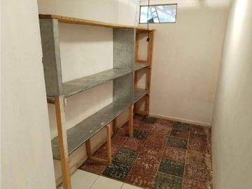 SE VENDE CASA CON LOCAL COMERCIAL