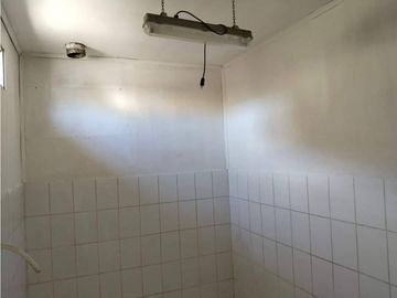 SE VENDE CASA CON LOCAL COMERCIAL