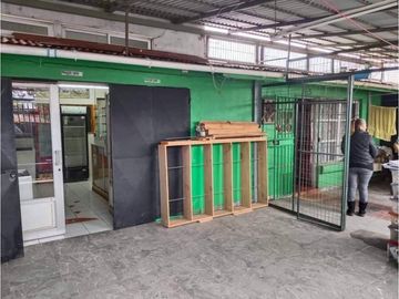 SE VENDE CASA CON LOCAL COMERCIAL