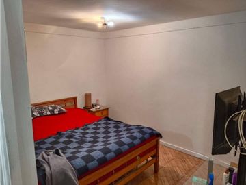 SE VENDE CASA CON LOCAL COMERCIAL