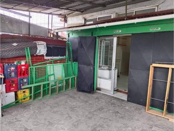 SE VENDE CASA CON LOCAL COMERCIAL