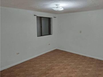 SE VENDE CASA CON LOCAL COMERCIAL