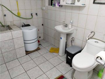 SE VENDE CASA CON LOCAL COMERCIAL