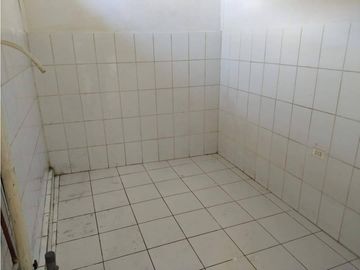 SE VENDE CASA CON LOCAL COMERCIAL