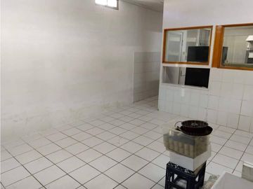 SE VENDE CASA CON LOCAL COMERCIAL