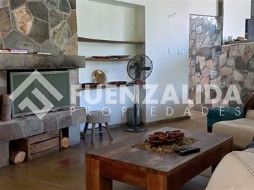 Casa en Venta en El Algarrobo - Av Chicureo