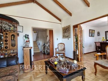 Gran casa en Bosques de Montemar. 8 dormitorios, 2 salas de estar.