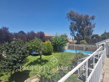 Gran casa en Bosques de Montemar. 8 dormitorios, 2 salas de estar.