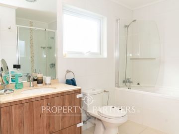 Exclusiva propiedad en excelente condominio