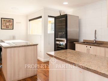 Exclusiva propiedad en excelente condominio